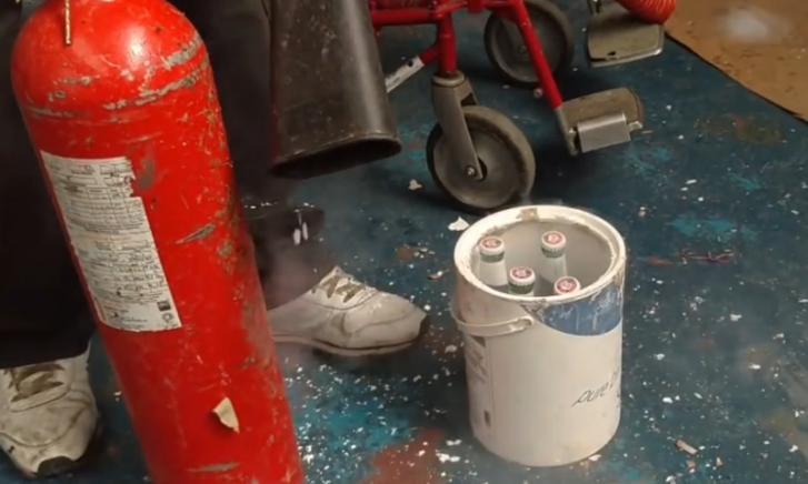 Bier koelen met een brandblusser